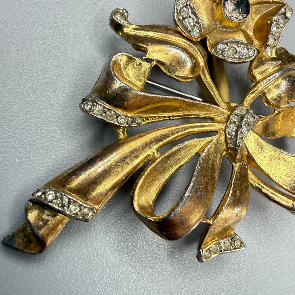 Vintage Gold Tone Pot Metal Rhinestone Flower Brooch c. 1930s 2